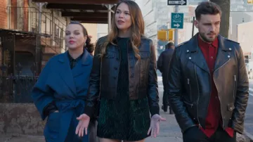 Saint Laurent Tinsel Tiger Stripe Minivestido usado por Liza Miller (Sutton Foster) como se ve en Younger (S07E08)