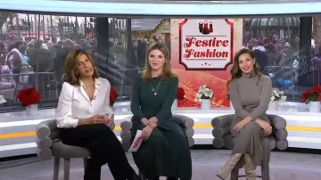 Club Monaco Melissah Knit Dress porté par Melissa Garcia comme vu dans Aujourd’hui avec Hoda & Jenna le 21 décembre 2022