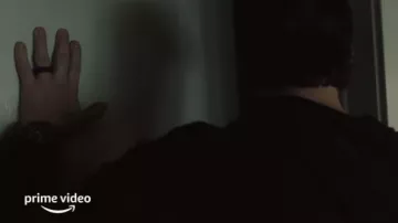 Qalo Ring porté par James Reece (Chris Pratt) comme on le voit dans la garde-robe de la série télévisée The Terminal List (saison 1)
