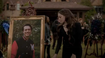 Bardot Marianna Midi Vestido usado por Hope Mikaelson (Danielle Rose Russell) como se ve en Legacies (S04E20)