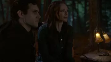 Veronica Beard Jayla Peplum Denim Chaqueta usada por Hope Mikaelson (Danielle Rose Russell) como se ve en Legacies (S04E20)