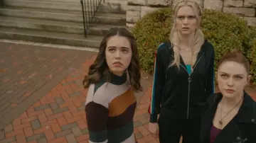 Sunset + Spring Rainbow Side Stripe Pantalones usados por Lizzie Saltzman (Jenny Boyd) como se ve en Legacies (S01E12)