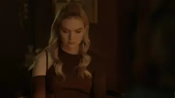 Helmut Lang Cutout Cutout Stretch-Pima Cotton Top usado por Lizzie Saltzman (Jenny Boyd) como se ve en Legacies (S04E18)