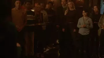 Sam Edelman Leone Bota de combate usada por Lizzie Saltzman (Jenny Boyd) como se ve en Legacies (S04E18)