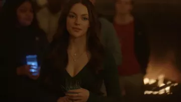 Free People Honey Ring Set usado por Hope Mikaelson (Danielle Rose Russell) como se ve en Legacies (S04E18)