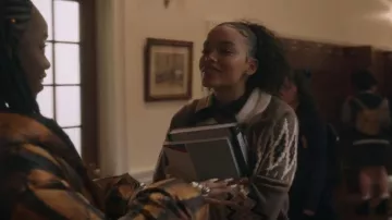 J. Cardigan Crew Fair Isle porté par Zoya Lott (Whitney Peak) vu dans Gossip Girl (S02E05)