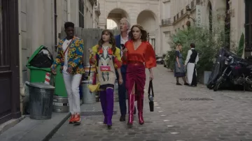 Gianvito Rossi Piper puntiagudo sobre la rodilla Bota usada por Emily Cooper (Lily Collins) como se ve en Emily en París (S03E07)