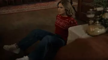 Russell & Bromley Esplanade Toe Cap Lace Up Sneaker portée par Samantha (Rose McIver) vue dans Ghosts (S02E10)