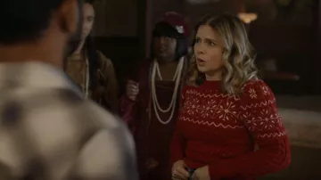 Icone at Simons Snowflake And Ca­ble Knit Sweater worn by Samantha (Rose McIver) as seen in Ghosts (S02E10)