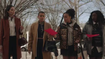 Fendi Marbled Tote Mini Bag in black worn by Zoya Lott (Whitney Peak) as seen in Gossip Girl (S02E02)