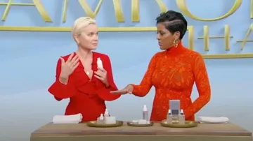 Alaia Stretch lace Collared Bodycon Maxi Dress usado por Tamron Hall como se ve en Tamron Hall Show el 7 de noviembre de 2022