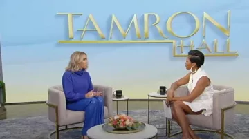 Alice + Olivia Dylan Faux Leather Wide Leg Pants usados por Teddi Jo Mellencamp como se ve en Tamron Hall Show el 15 de noviembre de 2022