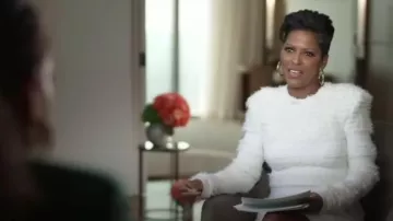 Mini vestido de tweed con paneles de Balmain usado por Tamron Hall como se ve en Tamron Hall Show el 20 de noviembre de 2022