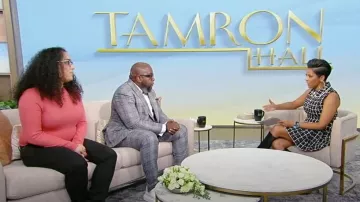 Alice + Olivia Ellis Minivestido adornado usado por Tamron Hall como se ve en Tamron Hall Show el 28 de noviembre de 2022