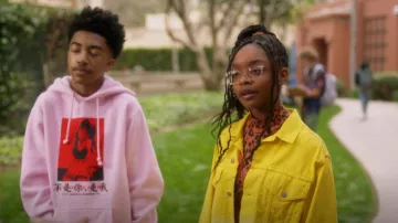 French Connection Animalia Printed Mock-Neck Top usado por Diane Johnson (Marsai Martin) como se ve en adulto (S04E15)