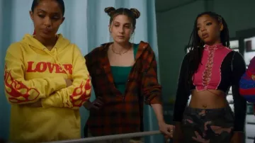 La chemise classique Kooples portée par Nomi Segal (Emily Arlook) vue dans grown-ish (S04E11)