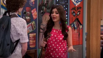 Tee shirt worn by Tori Vega (Victoria Justice) in Victorious (S01E03)