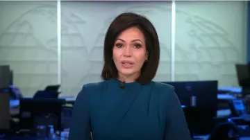 Badgley Mischka Collection Robe fourreau plissée Blouson-manches portée par Tanya Rivero vue dans CBS Mornings le 30 décembre 2022