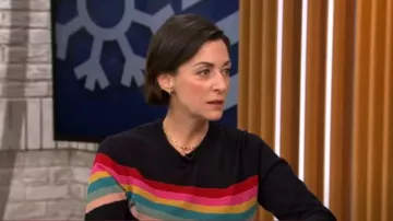 Paul Smith Swirl Stripe Sweater porté par Mary McCartney comme vu dans CBS Mornings le 30 décembre 2022