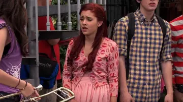 Forever 21 Kiss Print Cardigan. worn by Cat Valentine (Ariana Grande) as seen in Victorious (S04E11)