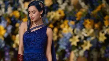 La robe étincelante bleue portée par Evie (Sofia Carson) dans le film Descendants 2