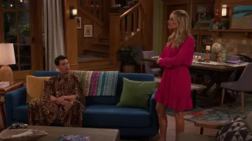 Bar III Vestido Blouson semitransparente usado por Gemma Johnson (Beth Behrs) como se ve en The Neighborhood (S04E09)