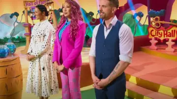 Valentino Star-Print Pleat­ed Skirt worn by Tamera Mowry as seen in Dr. Seuss Baking Challenge (S01E01)