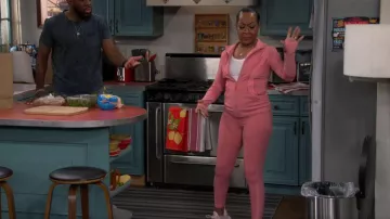 Adivina Alix Leggings usados por Tina Butler (Tichina Arnold) como se ve en The Neighborhood (S04E12)