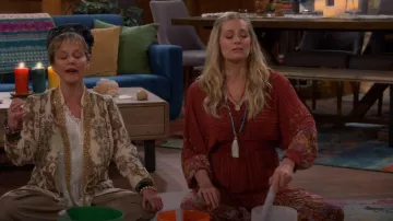 Anthropologie Breezy Open Back Combinaison portée par Gemma Johnson (Beth Behrs) vue dans The Neighborhood (S04E13)