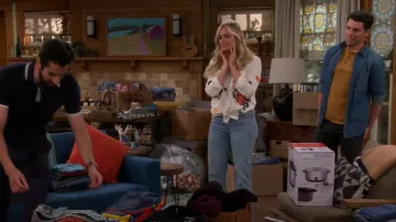 Paige Atley Ankle Flare Dans Joannis portée par Gemma Johnson (Beth Behrs) vue dans The Neighborhood (S04E17)