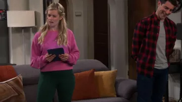 Lululemon Revigorer Leggings portés par Gemma Johnson (Beth Behrs) comme on le voit dans The Neighborhood (S04E16)