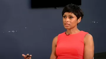 Calvin Klein Fit and Flare Midi Vestido usado por Jericka Duncan como se ve en CBS Evening News el 28 de diciembre de 2022