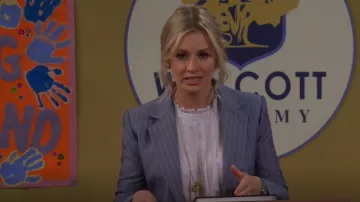 Rails Ariana Blouse portée par Gemma Johnson (Beth Behrs) vue dans The Neighborhood (S04E20)