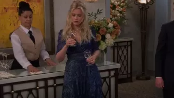 Robe Maje Ruffini portée par Gemma Johnson (Beth Behrs) vue dans The Neighborhood (S04E20)