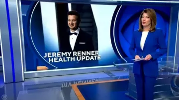 Alexander McQueen Bootcut Leg Pants en Dr Marine usado por Norah O'Donnell como se ve en CBS Evening News el 3 de enero de 2023