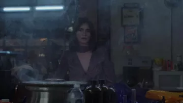 Paige Cleobelle Chemisier porté par Ava Mercer (Paz Vega) vu dans Kaléidoscope (S01E03)