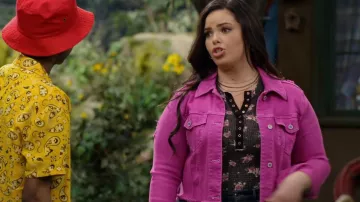 Free People One of The Girls Printed Henley porté par Lou Hockhauser (Miranda May) comme on le voit dans BUNK’D (S05E10)