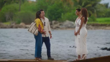 Banana Republic Stripe Canvas Tote worn by Nisha (Anuja Joshi) as seen in Fantasy Island (S01E05)