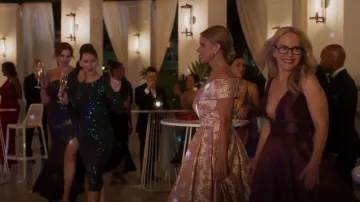 Mac Duggal 55010 worn by Rachael Harris as seen in Fantasy Island (S02E01)
