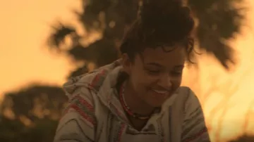 Sudadera con capucha Orizaba Original Baja usada por Kiara Carrera (Madison Bailey) como se ve en Outer Banks (S01E01)