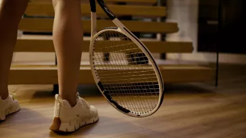 Zapatillas deportivas Reebok Running Zig Dynamica usadas por Abigail Campano (Jennifer Morrison) en Will Trent (S01E01)