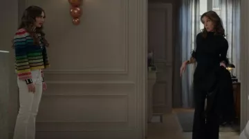 Maje Passiona Jeans portés par Emily Cooper (Lily Collins) vus dans Emily à Paris (S02E01)