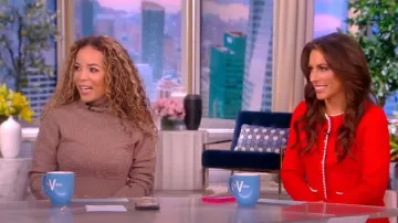 Sandro Beaded Knit Cardigan usado por Alyssa Farah como se ve en The View el 4 de enero de 2023