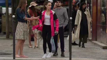 Zapatillas Adidas Response Super Running usadas por Emily Cooper (Lily Collins) como se ve en Emily in Paris (S02E01)