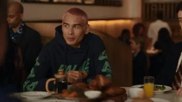 Sweat à capuche Palace Pro Tool porté par Akeno 'Aki' Menzies (Evan Mock) vu dans Gossip Girl (S02E07)