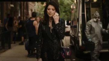 Louis Vuitton Twist Bolso Epi Cuero con lentejuelas usado por Georgina Sparks (Michelle Trachtenberg) como se ve en Gossip Girl (S02E07)