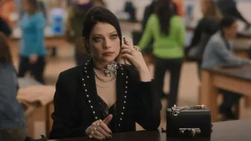 Alexander Mcqueen Jewelled Knuckle Satchel Mini usado por Georgina Sparks (Michelle Trachtenberg) como se ve en Gossip Girl (S02E07)