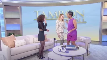 Tory Burch Floral Jacquard Pantalones ajustados usados por Brianne Howey como se ve en Tamron Hall Show el 4 de enero de 2023