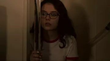 LNA Ringer Tee usada por Wheezie (Julia Antonelli) como se ve en Outer Banks (S01E02)