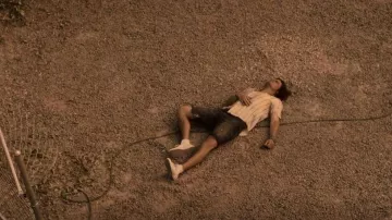 Vans Sk8-Hi True White Classics Zapato usado por John B Routledge (Chase Stokes) como se ve en Outer Banks (S01E02)